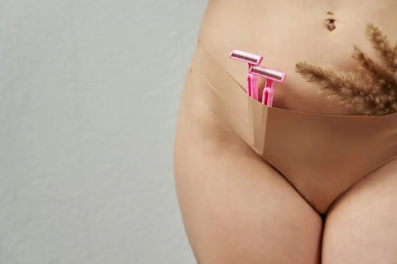 Zdjęcie Bikini głębokie co obejmuje: szczegóły depilacji i obszary usunięcia włosów