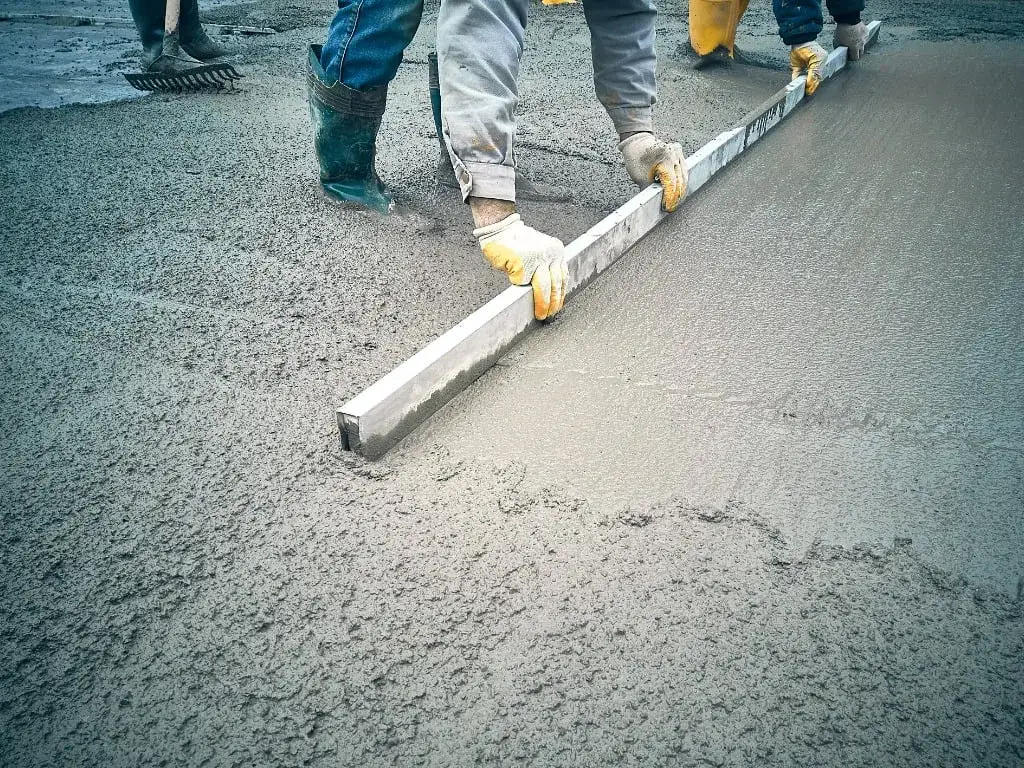 Zdjęcie Jaki beton na posadzkę w warsztacie, aby uniknąć pęknięć i kosztów?
