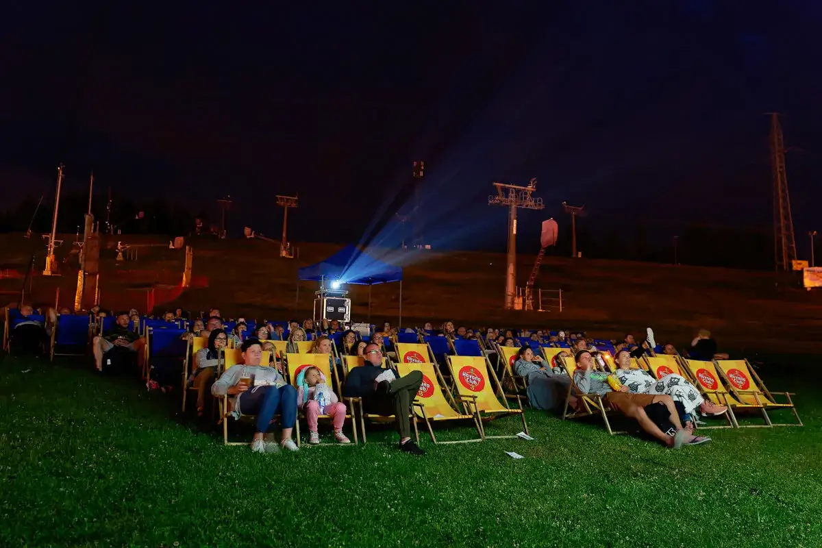 Zdjęcie Jak zorganizować kino plenerowe i uniknąć najczęstszych błędów