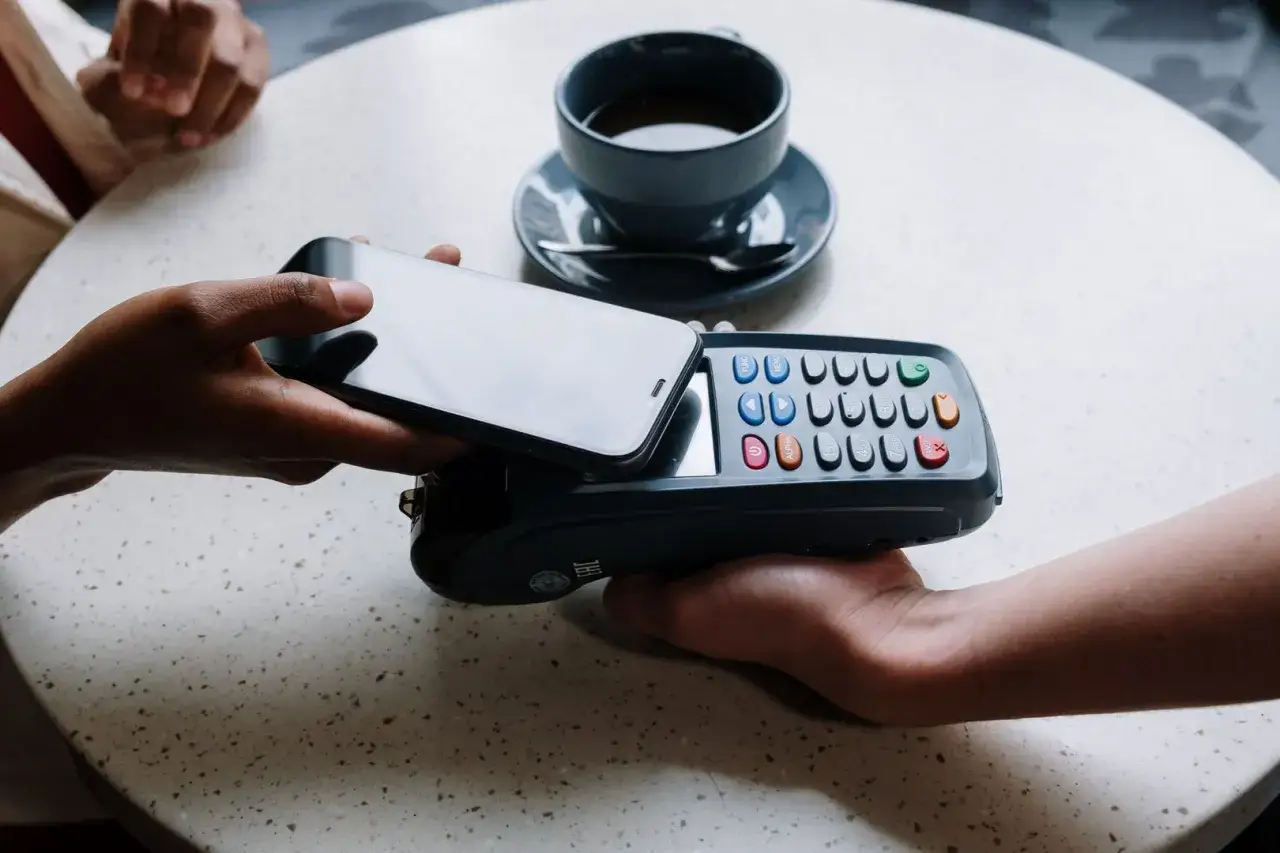 Zdjęcie Jak płacić telefonem w Millenium po zmianach w usługach?