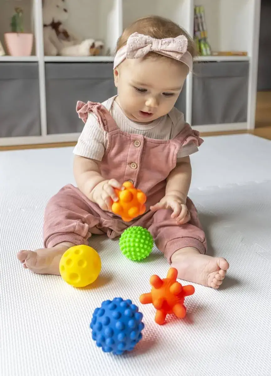 Zdjęcie Zabawki sensoryczne dla dziecka - jak wspierają rozwój i integrację zmysłów