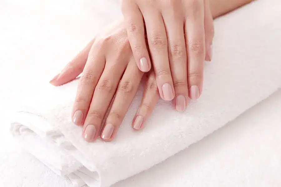 Zdjęcie Manicure tradycyjny na czym polega - poznaj sekrety pielęgnacji dłoni