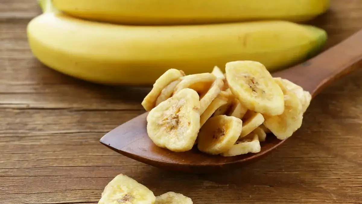 Zdjęcie Czy jeść banana przed czy po treningu? Sprawdź, co lepsze dla energii i regeneracji
