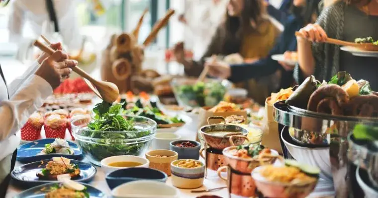 Zdjęcie Catering ile od osoby - poznaj ukryte koszty i r&oacute;żnice cenowe