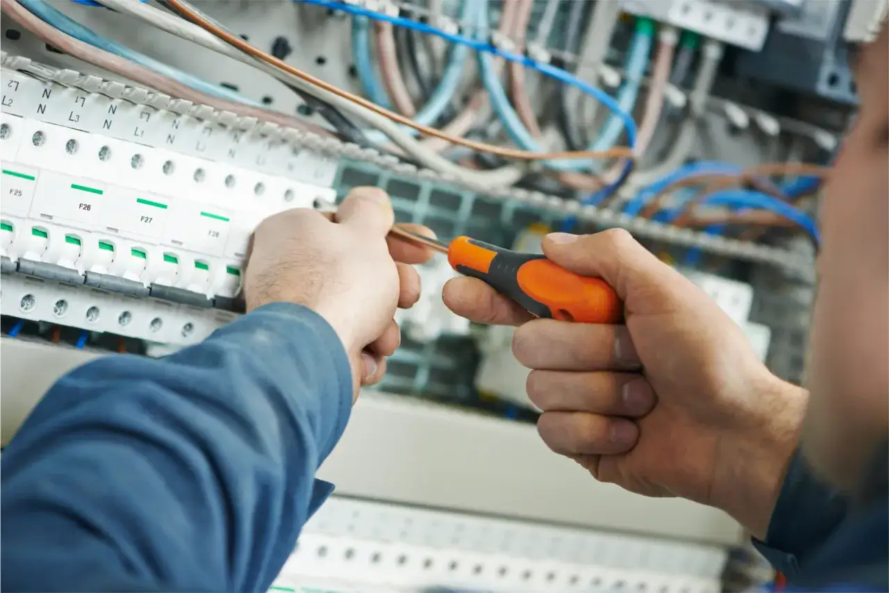 Zdjęcie Ile trwa kurs na elektryka? Poznaj czas trwania różnych szkoleń