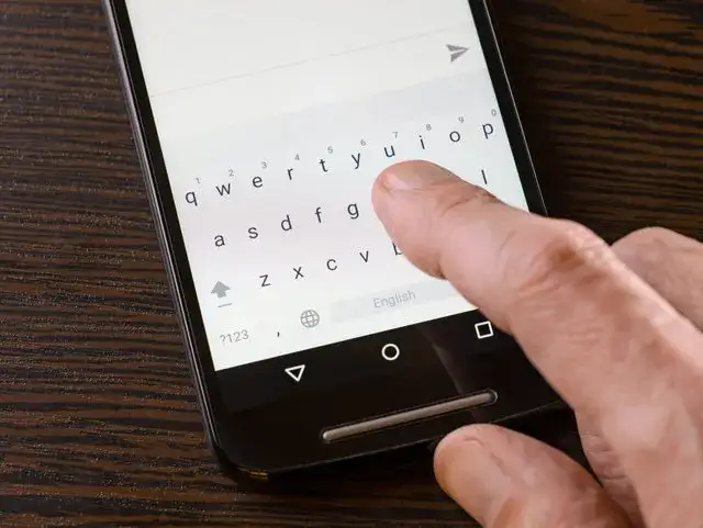 Zdjęcie Jak łatwo zmienić klawiaturę na polską w telefonie Android i iOS