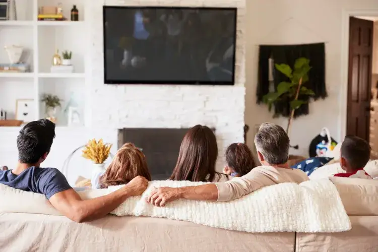 Zdjęcie Jaka telewizja w bloku? 4 opcje, koszty i wybór