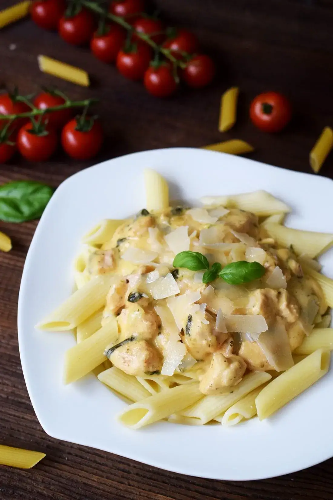 Zdjęcie Szybki przepis na makaron penne z kurczakiem i szpinakiem w sosie serowym