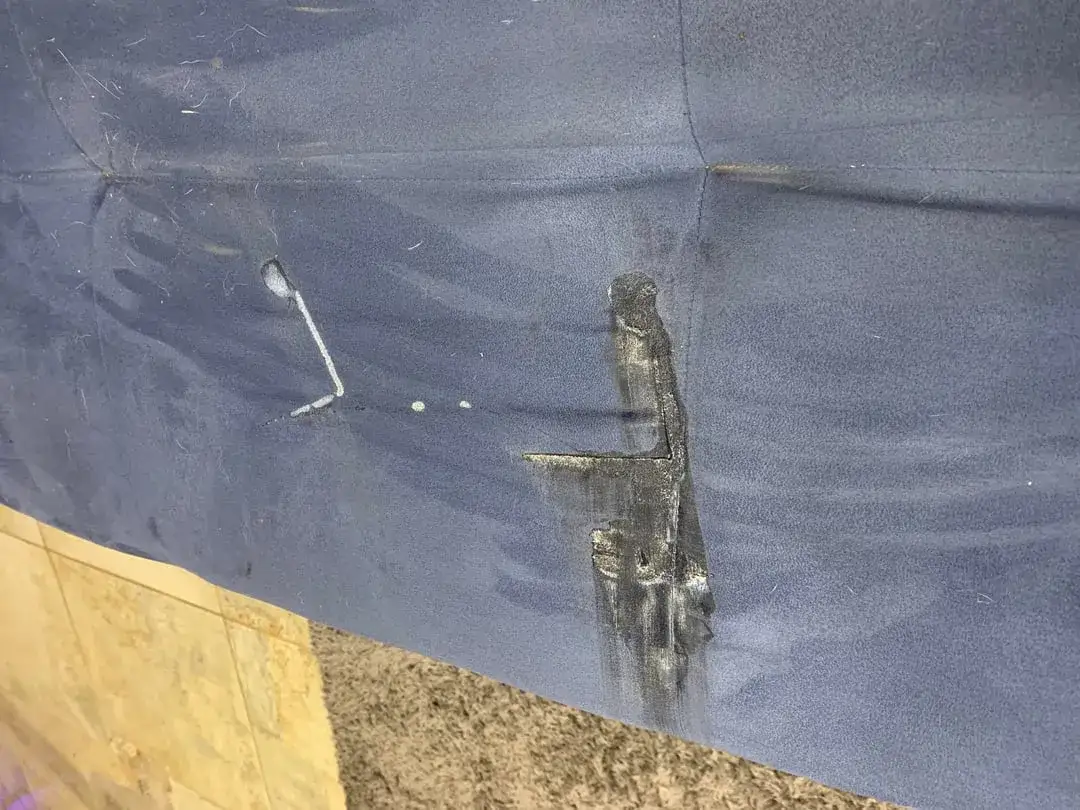 Zdjęcie Jak usunąć super glue z kanapy bez uszkadzania tapicerki