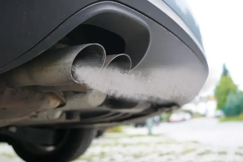 Zdjęcie Dlaczego diesel kopci przy przyspieszaniu? Oto najczęstsze przyczyny