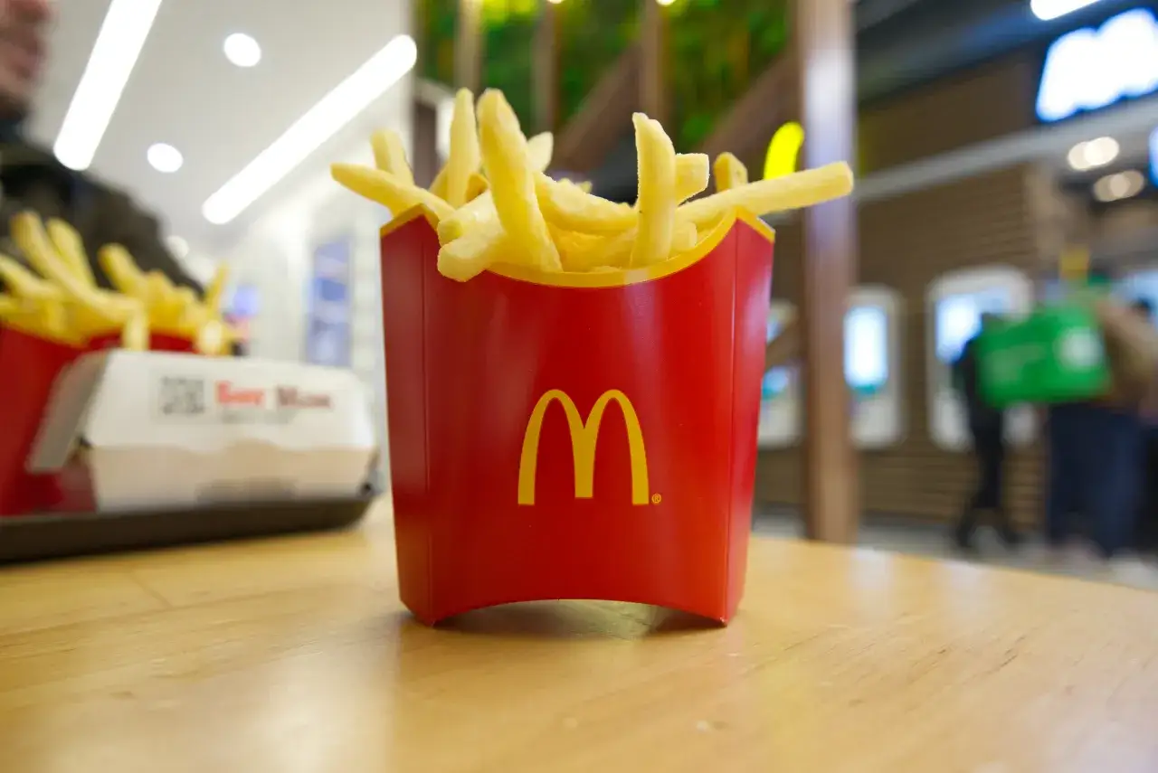 Zdjęcie Ile kosztują frytki w McDonald's? Zaskakujące ceny i różnice!