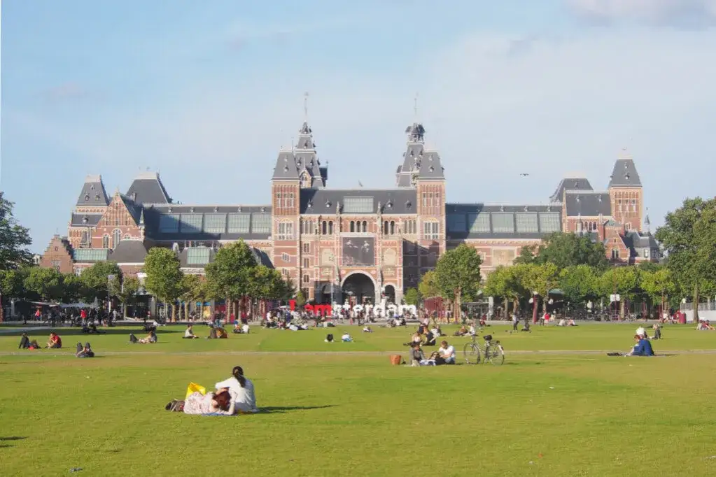 Zdjęcie Co zwiedzić w Amsterdamie? Odkryj ukryte skarby i atrakcje!