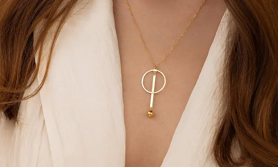 Zdjęcie Naszyjnik jak Vanrycke – elegancja i styl w minimalistycznym wydaniu