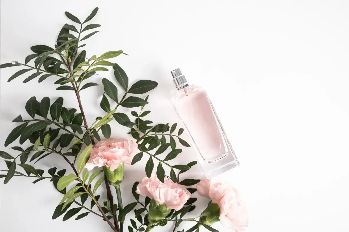 Zdjęcie Czym się różni woda perfumowana od toaletowej? Odkryj kluczowe różnice