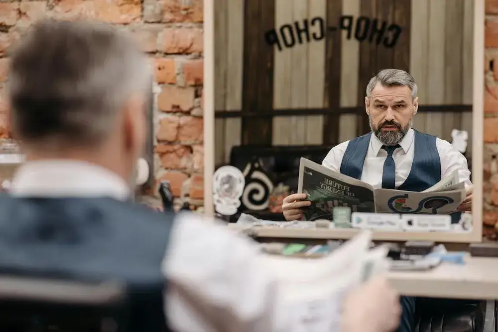 Zdjęcie Jakie fryzury męskie najlepiej pasują do Twojej twarzy i stylu?