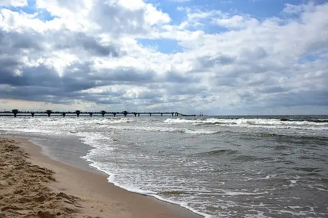 Zdjęcie Jaka temperatura wody w Bałtyku? Sprawdź przed wyjazdem na plażę