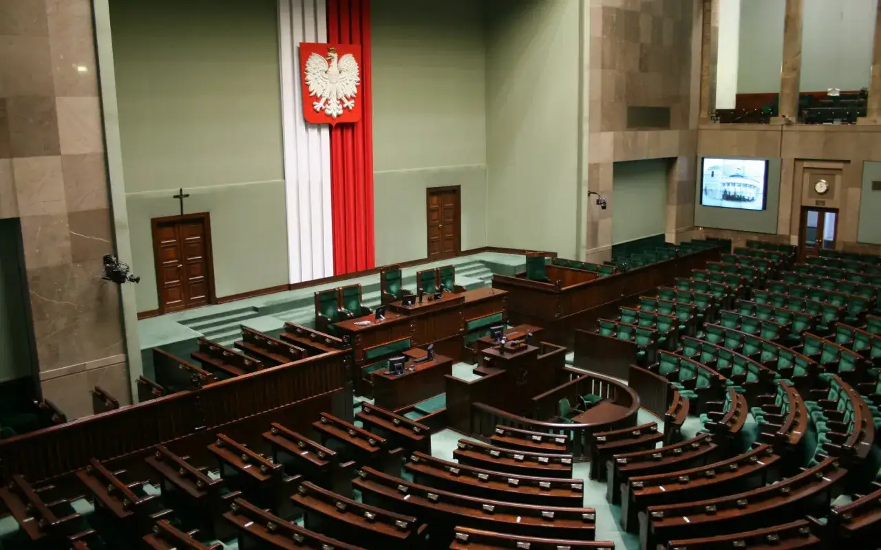Zdjęcie Czy PiS traci poparcie? Zaskakujące wyniki najnowszych sondaży
