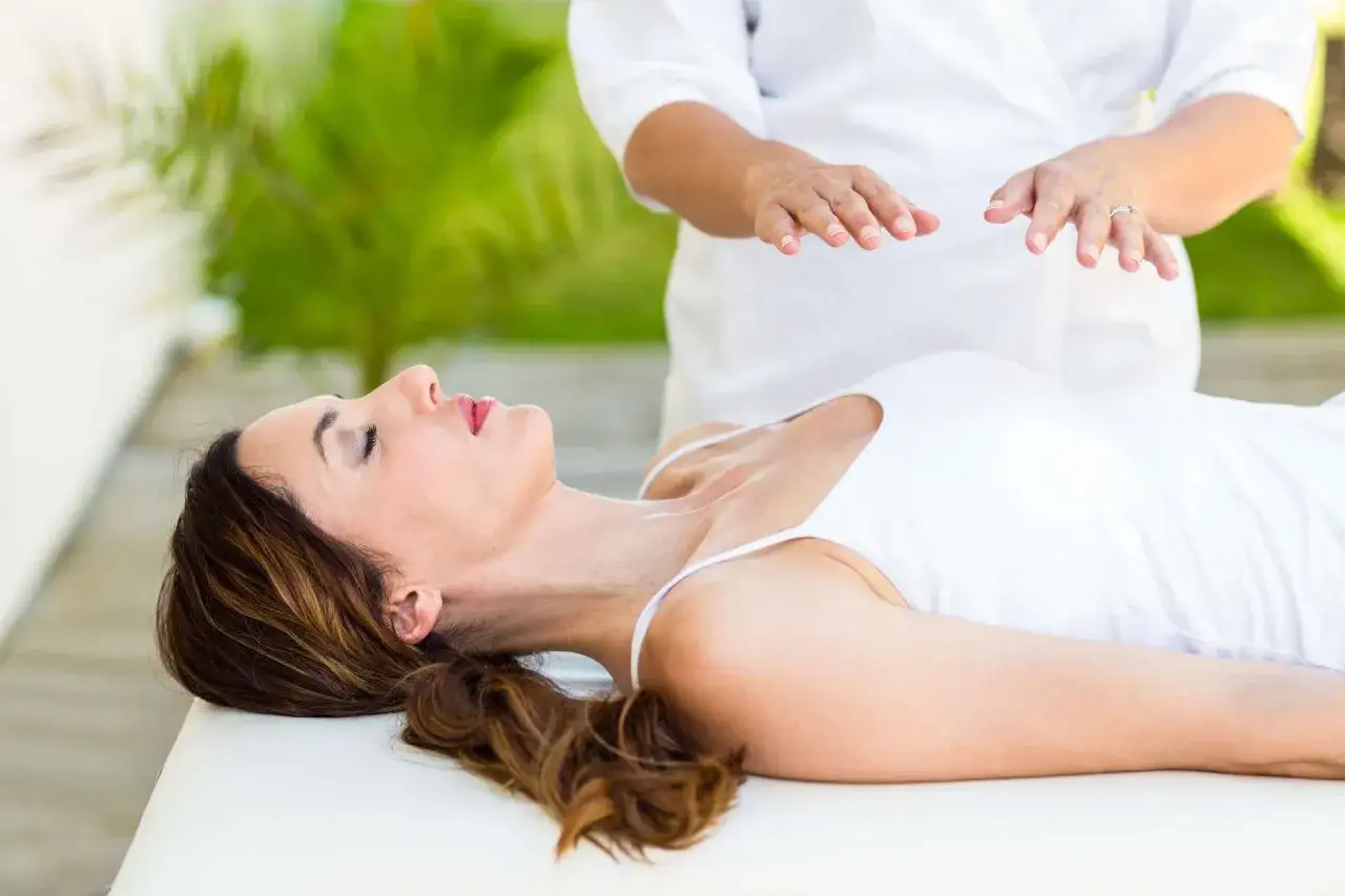 Zdjęcie Reiki czakry: Jak uzdrowić swoje życie poprzez równowagę energetyczną
