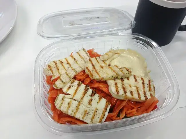 Zdjęcie Z czego jest ser halloumi? Odkryj sekrety jego składników