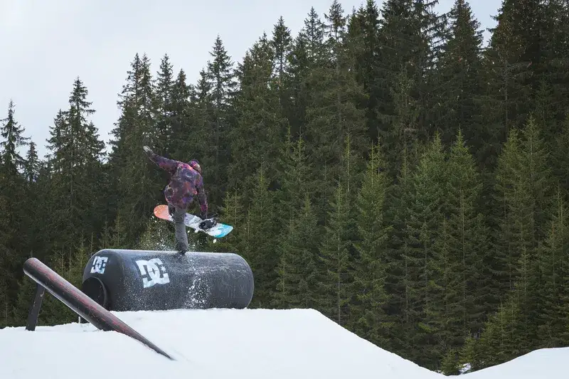 Zdjęcie DC Snowpark Jasn&aacute;: Przewodnik po przeszkodach, cenach i warunkach