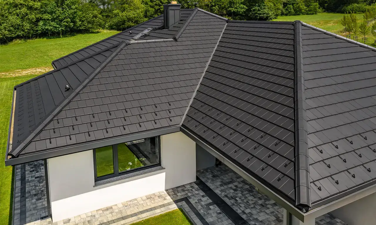 Zdjęcie Dachówka ceramiczna czy betonowa - co wybrać, by uniknąć kosztów?