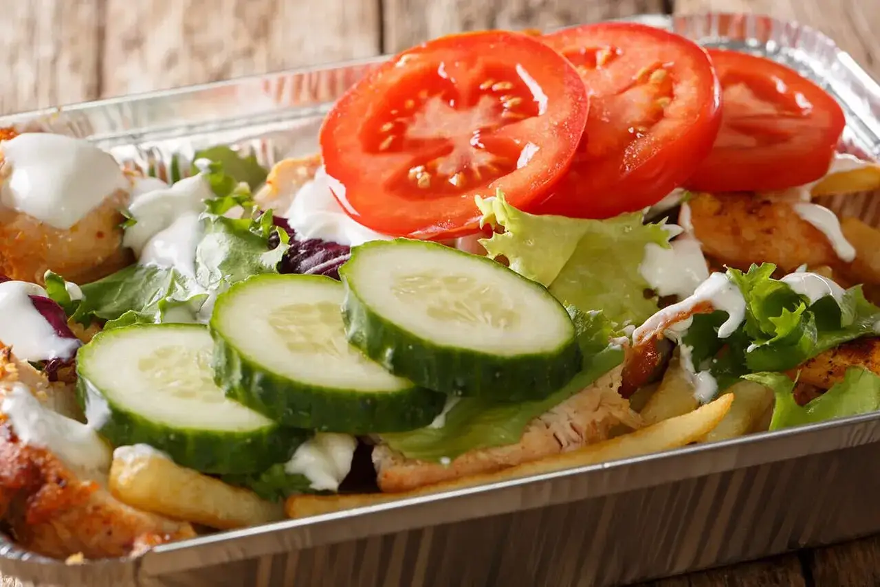 Zdjęcie Z czego jest kebab? Odkryj składniki i tajemnice tego dania