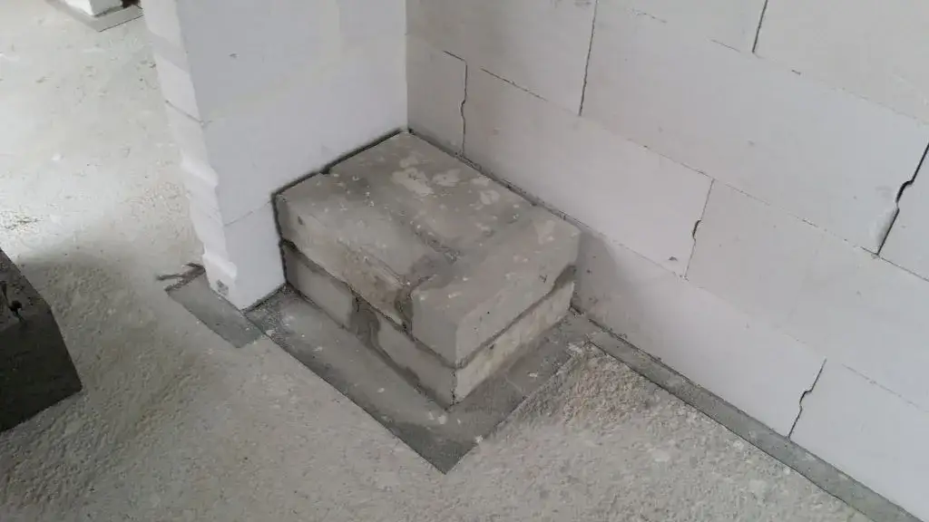 Zdjęcie Jak prawidłowo wykonać fundament pod komin systemowy, aby uniknąć błędów