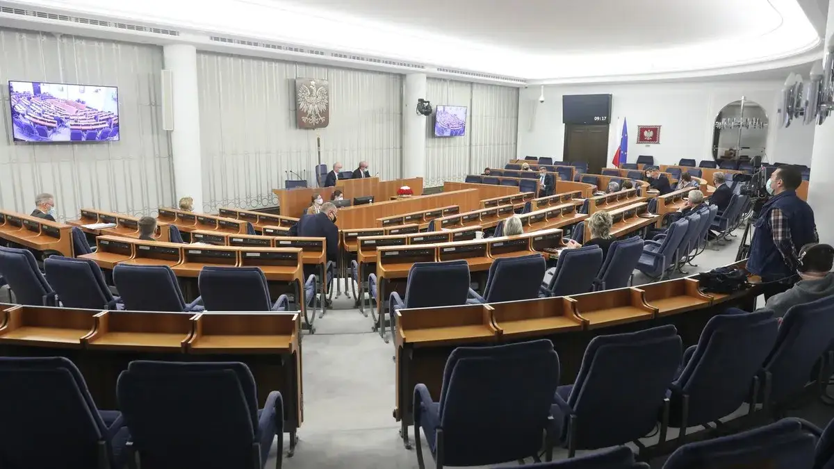 Zdjęcie Kto jak głosował w senacie? Odkryj kontrowersyjne decyzje senatorów