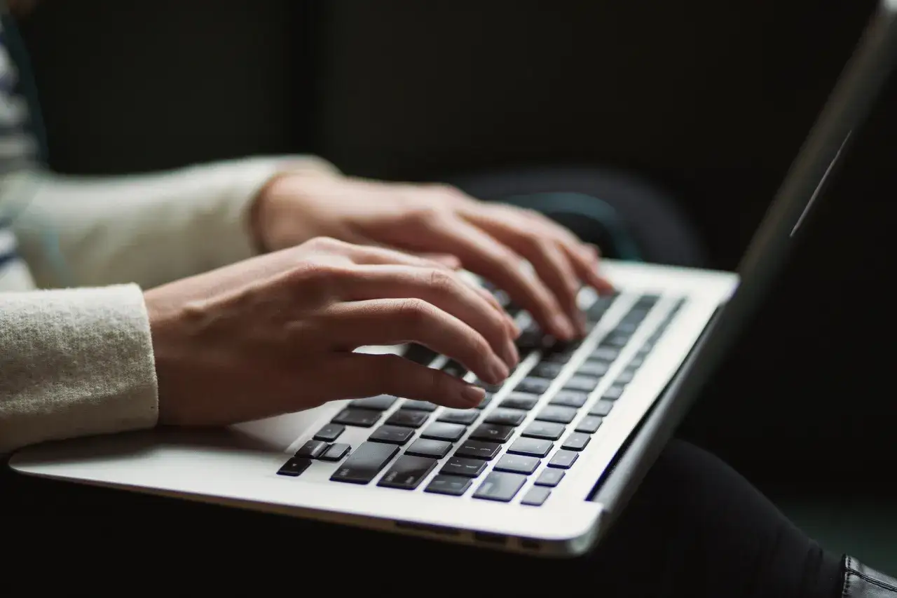 Zdjęcie Ile zarabia pracownik Apple w Polsce? Zaskakujące fakty o wynagrodzeniach