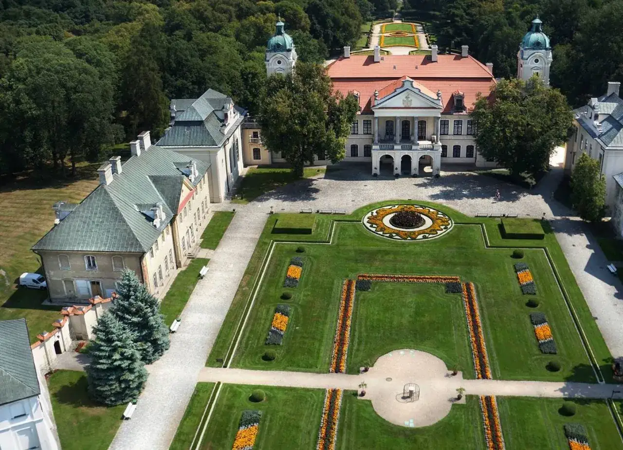 Zdjęcie Kozłówka atrakcje: odkryj najpiękniejsze miejsca w regionie
