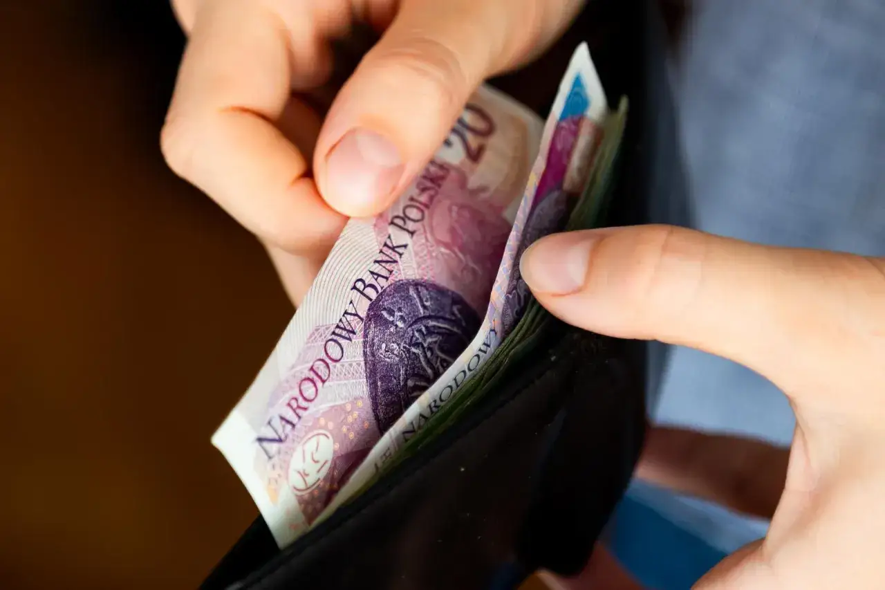 Zdjęcie Ile bierze elektryk za godzinę? Sprawdź stawki i oszczędź pieniądze