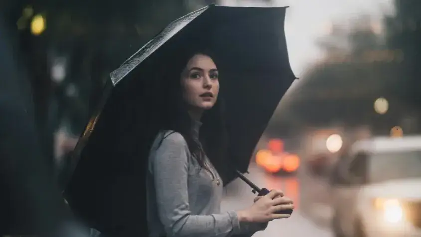 Zdjęcie Czy można przewozić parasol w bagażu podręcznym? Sprawdź zasady i porady