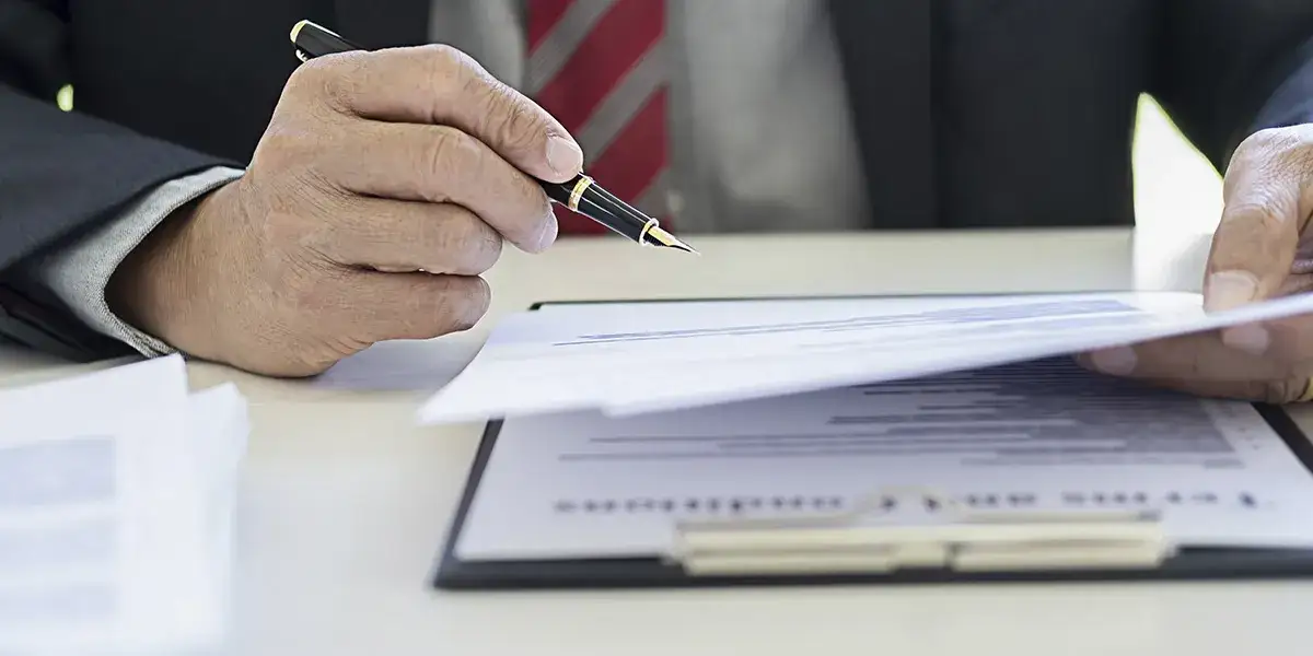 Zdjęcie Kiedy windykacja a kiedy komornik? Kluczowe różnice, które musisz znać