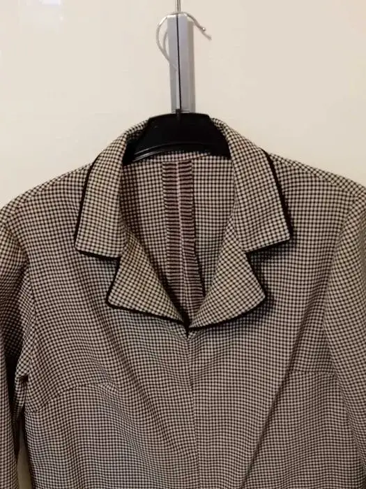 Zdjęcie Sukienki w stylu PRL: Odkryj unikalne wzory i trendy mody retro