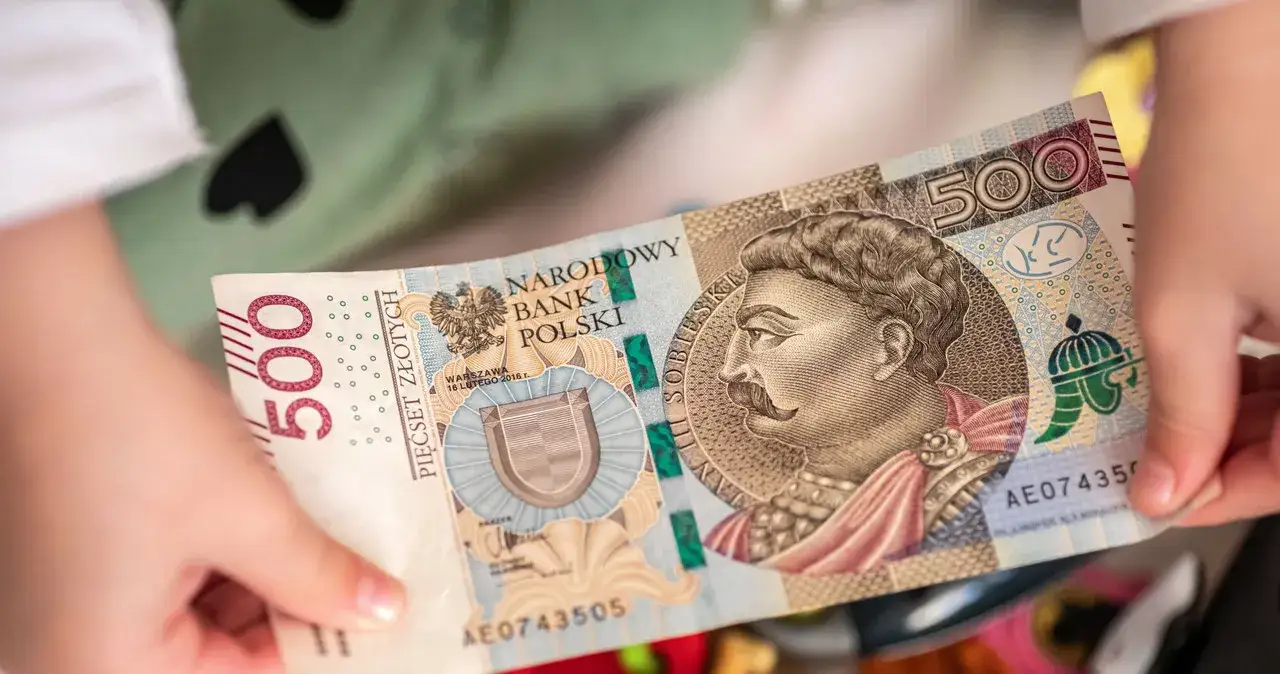 Zdjęcie Czy 500 plus wlicza się do dochodu w funduszu socjalnym? Ważne informacje.