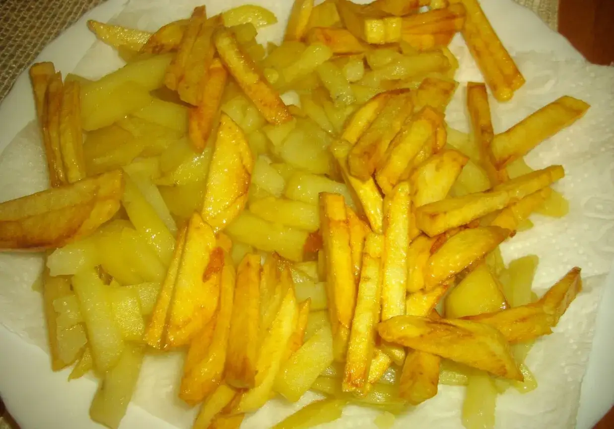 Zdjęcie Ile smażyć frytki na patelni, aby były idealnie chrupiące?