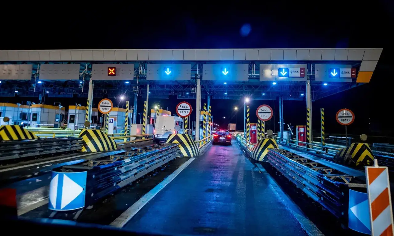 Zdjęcie Czy za przejazd autostradą można płacić kartą? Oto, co musisz wiedzieć