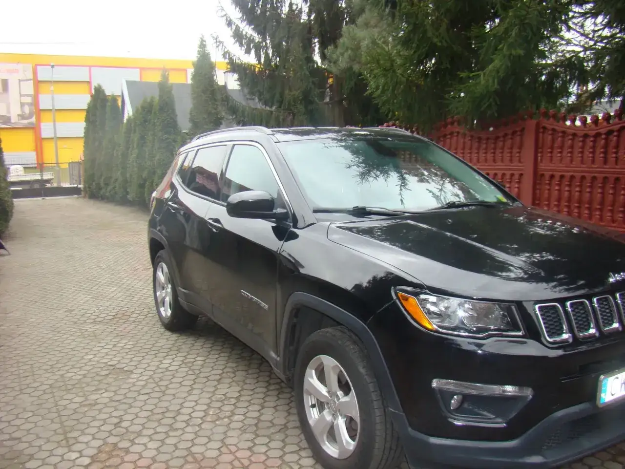 Zdjęcie Ile pali jeep compass 2.4 benzyna? Sprawdź realne spalanie w mieście i trasie