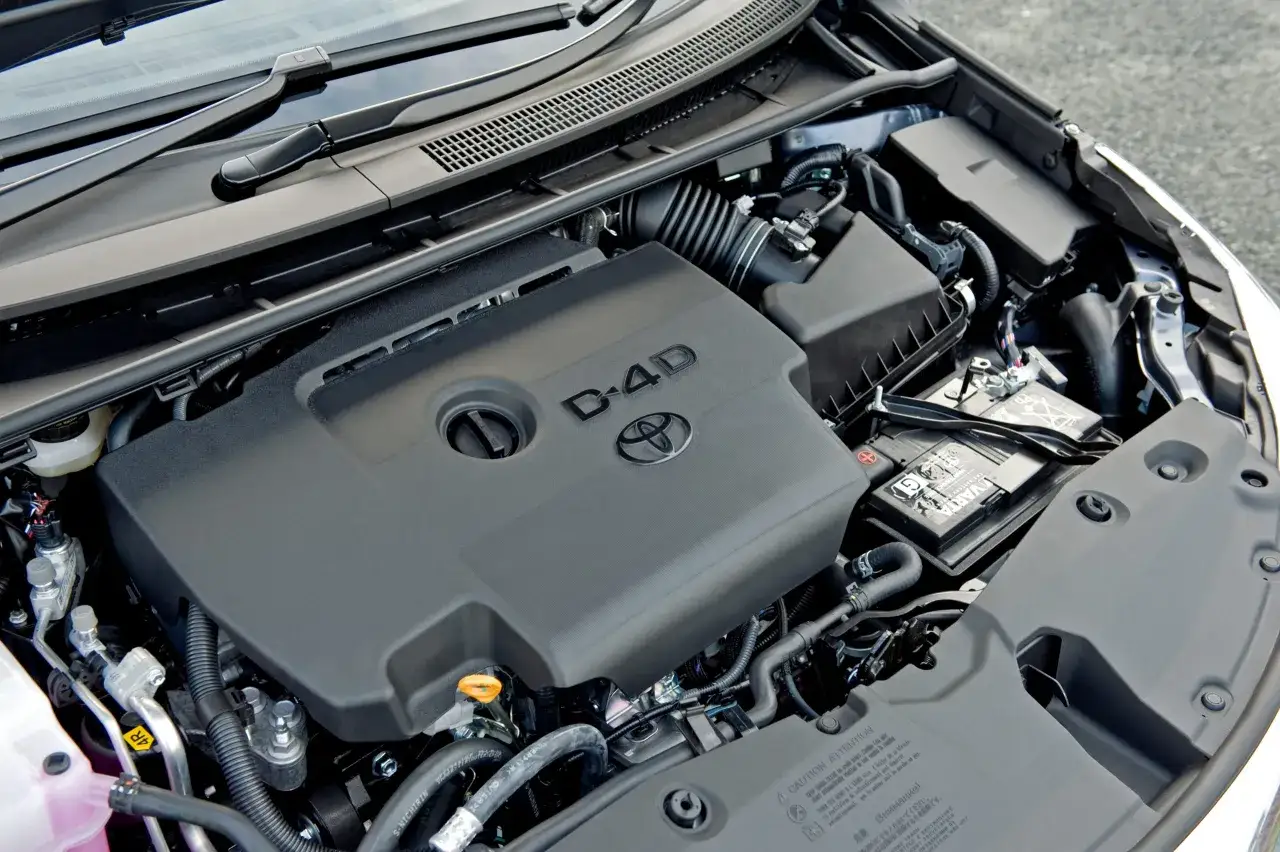 Zdjęcie Jaki silnik w Toyocie Avensis wybrać? Diesel czy benzyna - prawda, która cię zaskoczy