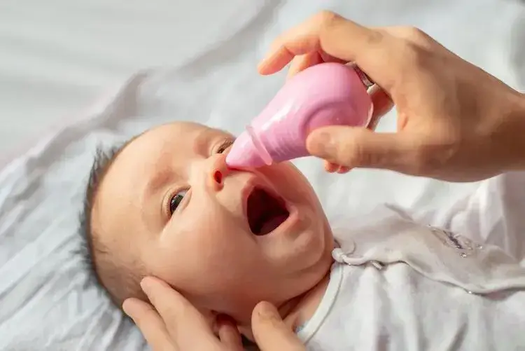 Zdjęcie Bezpieczne sposoby czyszczenia noska niemowlaka bez stresu i bólu