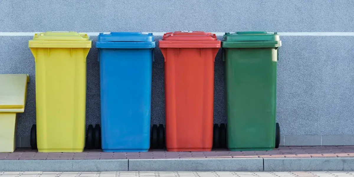 Zdjęcie Jakie śmieci można wrzucać do odpad&oacute;w zmieszanych? Uniknij błęd&oacute;w