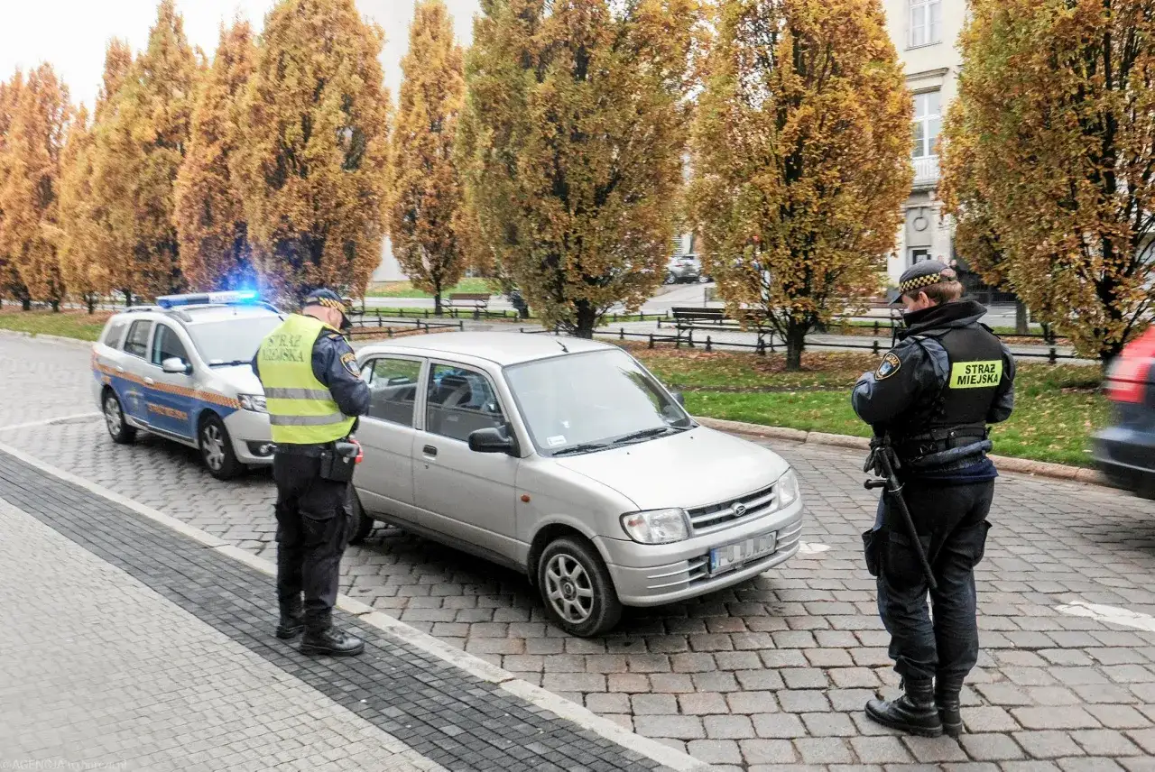 Zdjęcie Od kiedy można myć auto na myjni? Sprawdź aktualne zasady i przepisy