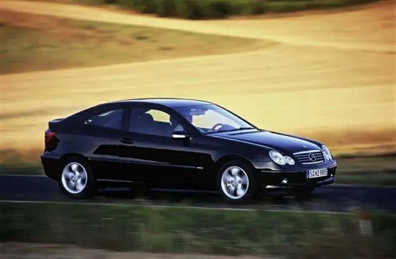 Zdjęcie Mercedes C klasa W203 - poznaj najważniejsze cechy i problemy
