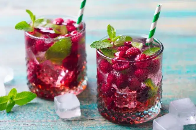 Zdjęcie Najlepsze przepisy na drink z soplicy malinowej na każdą okazję