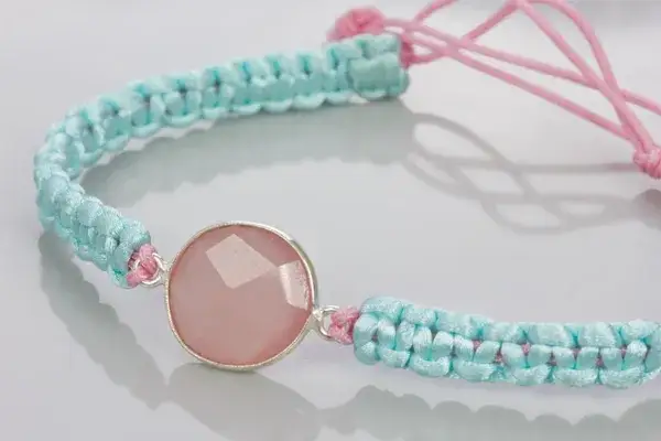 Zdjęcie Jak stworzyć bransoletkę makrama DIY - proste instrukcje i materiały