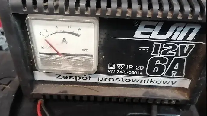 Zdjęcie Ile prądu pobiera prostownik do akumulatora? Zaskakujące fakty o zużyciu energii