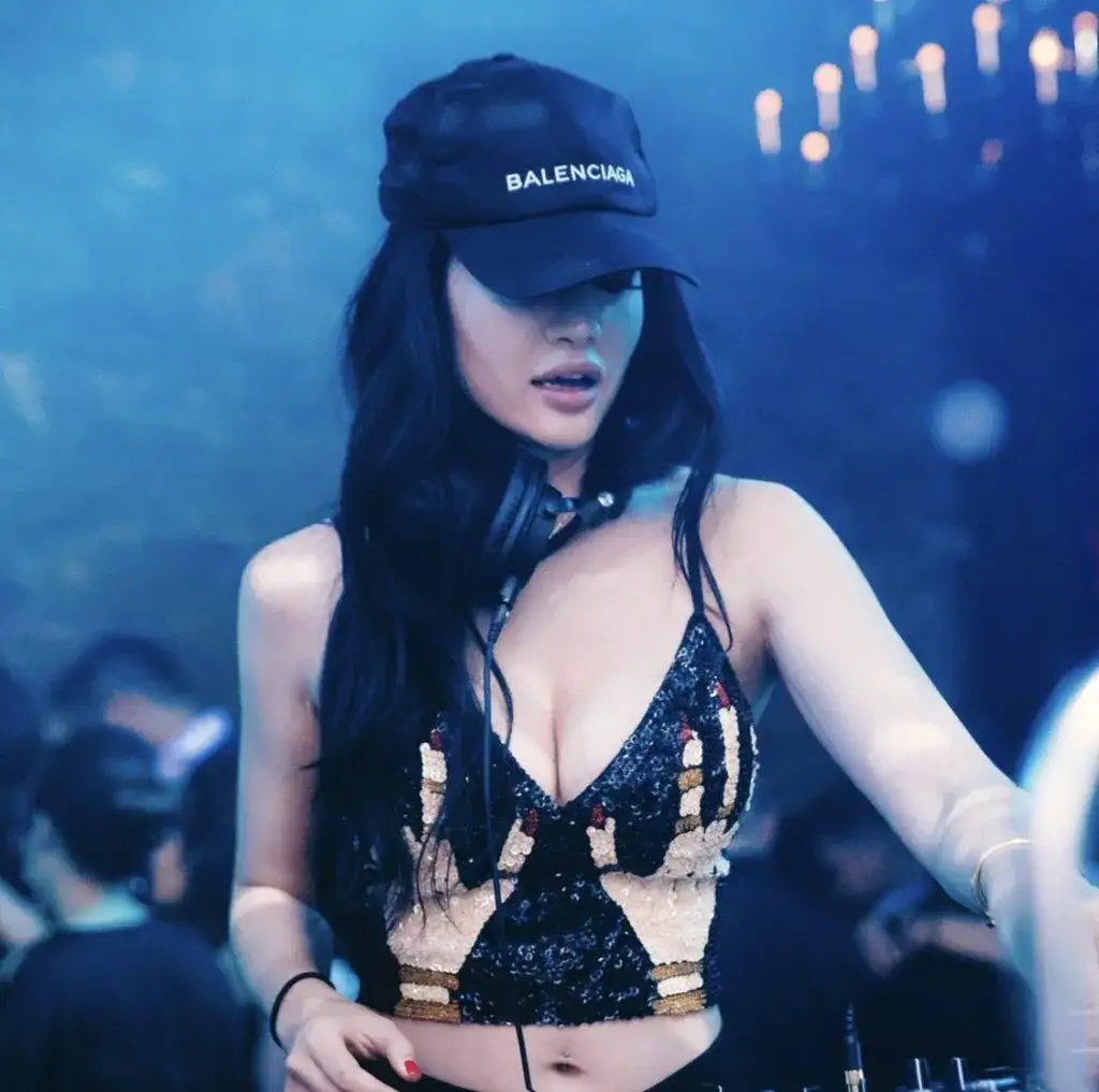 Zdjęcie Kim Lee DJ: Jak jej unikalny styl zmienia świat muzyki elektronicznej