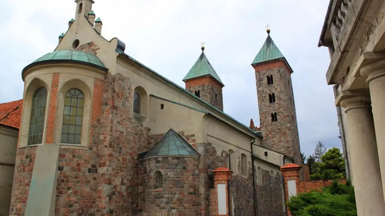 Zdjęcie Czerwińsk nad Wisłą atrakcje - odkryj ukryte skarby i przygody