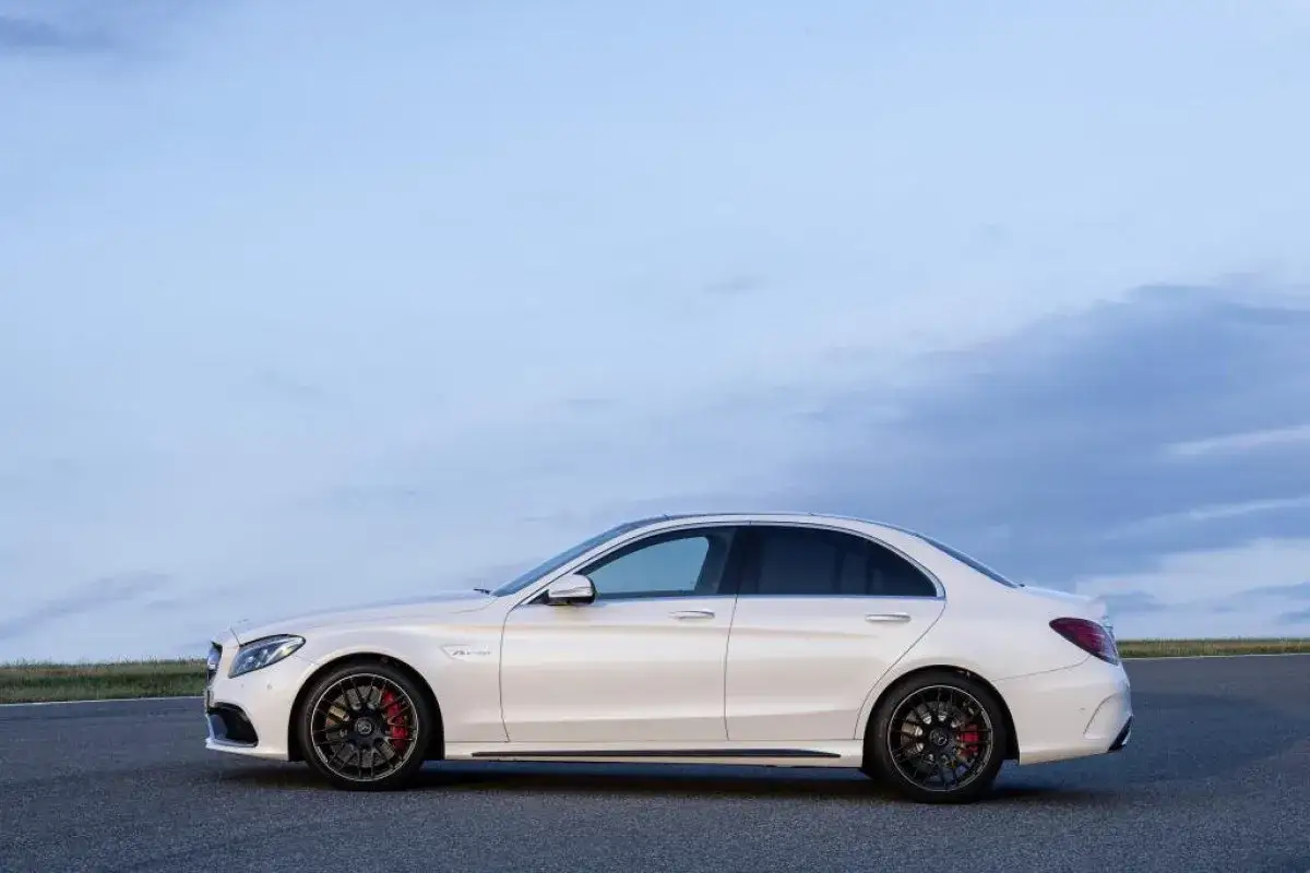 Zdjęcie Mercedes C AMG 63 - moc, osiągi i porównania modeli, które musisz znać
