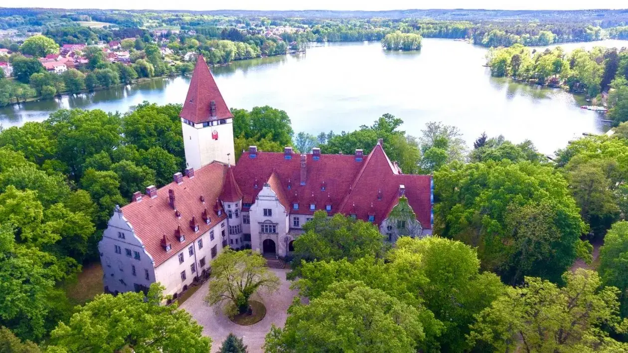 Zdjęcie Zamek Książąt Lubomirskich w Lubniewicach - historia i tajemnice